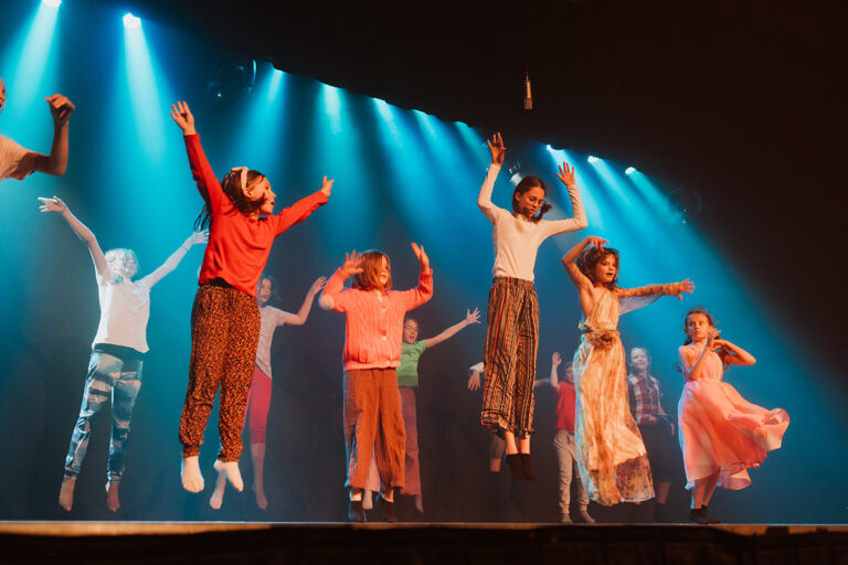 Wyjdź na Scenę - grupa teatralna dla dzieci i młodzieży - Sylwester Różycki - Centrum Kultury Agora Wrocław